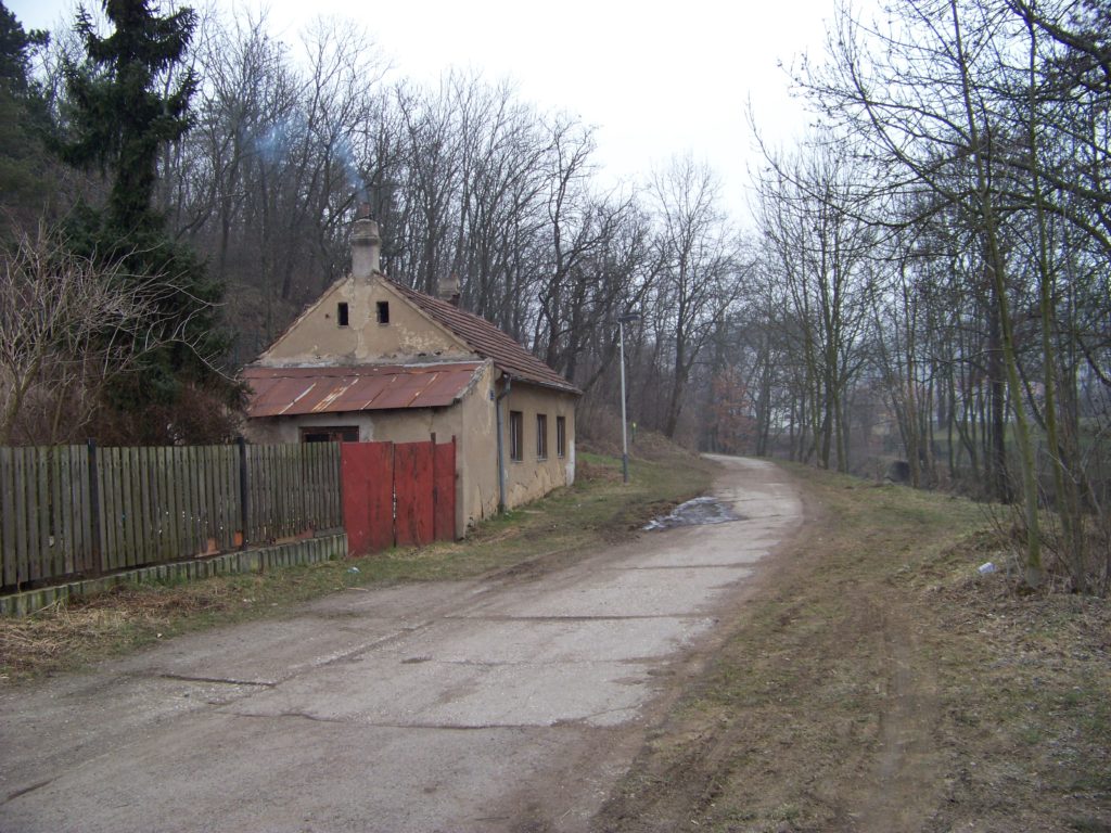 nouzova-kolonie-v-piskovne-dum