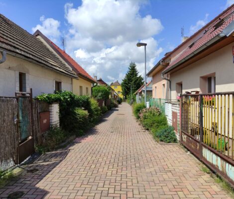 nouzova-kolonie-nouzov-domy