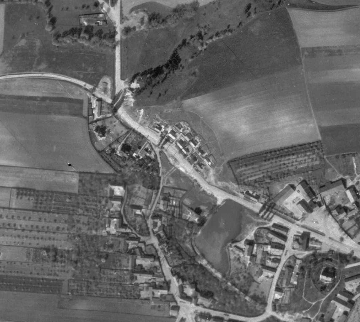 nouzova-kolonie-pod-zameckem-letecky-snimek-1945