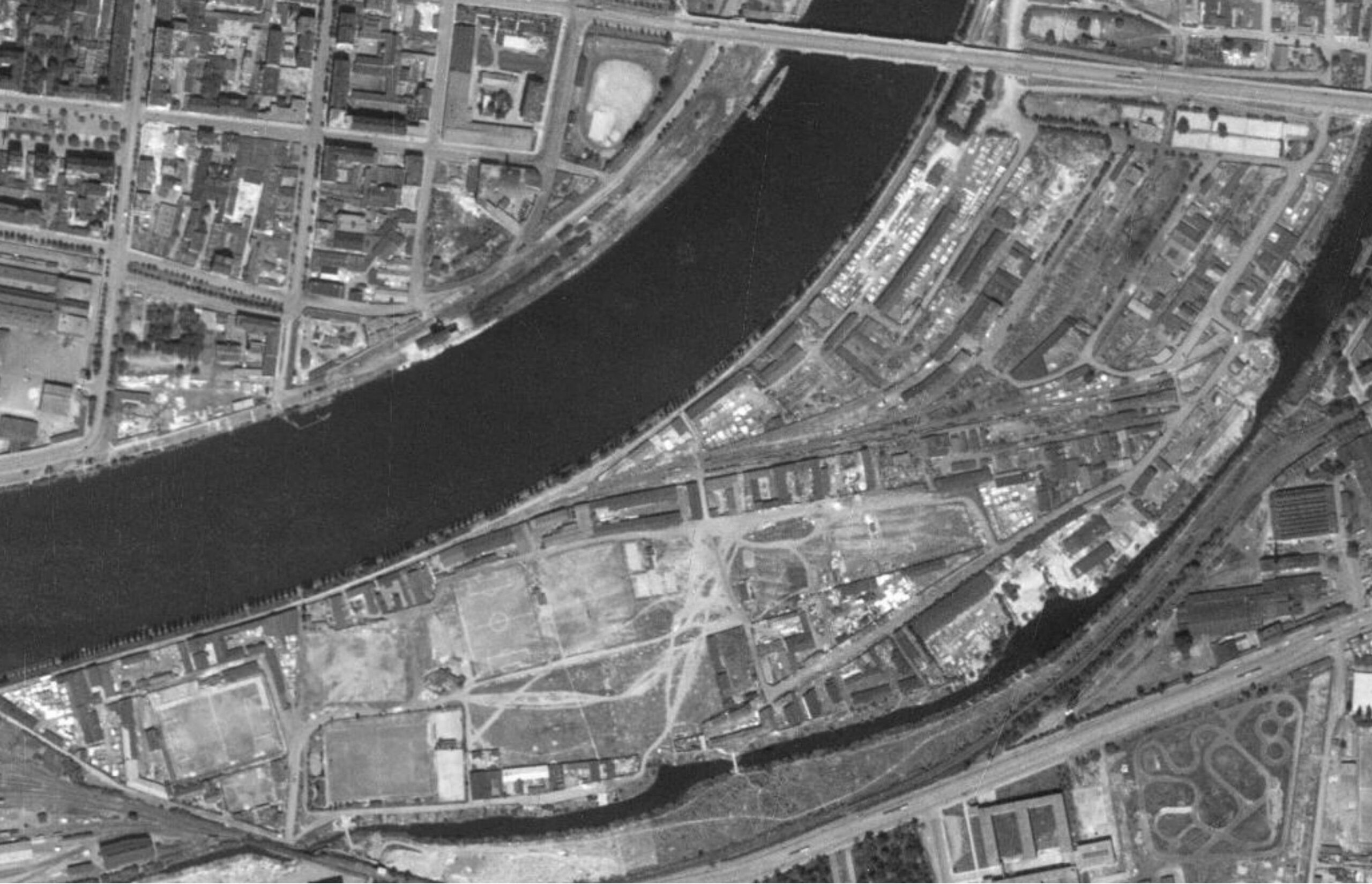 nouzova-kolonie-na-maninach-letecky-snimek-1953