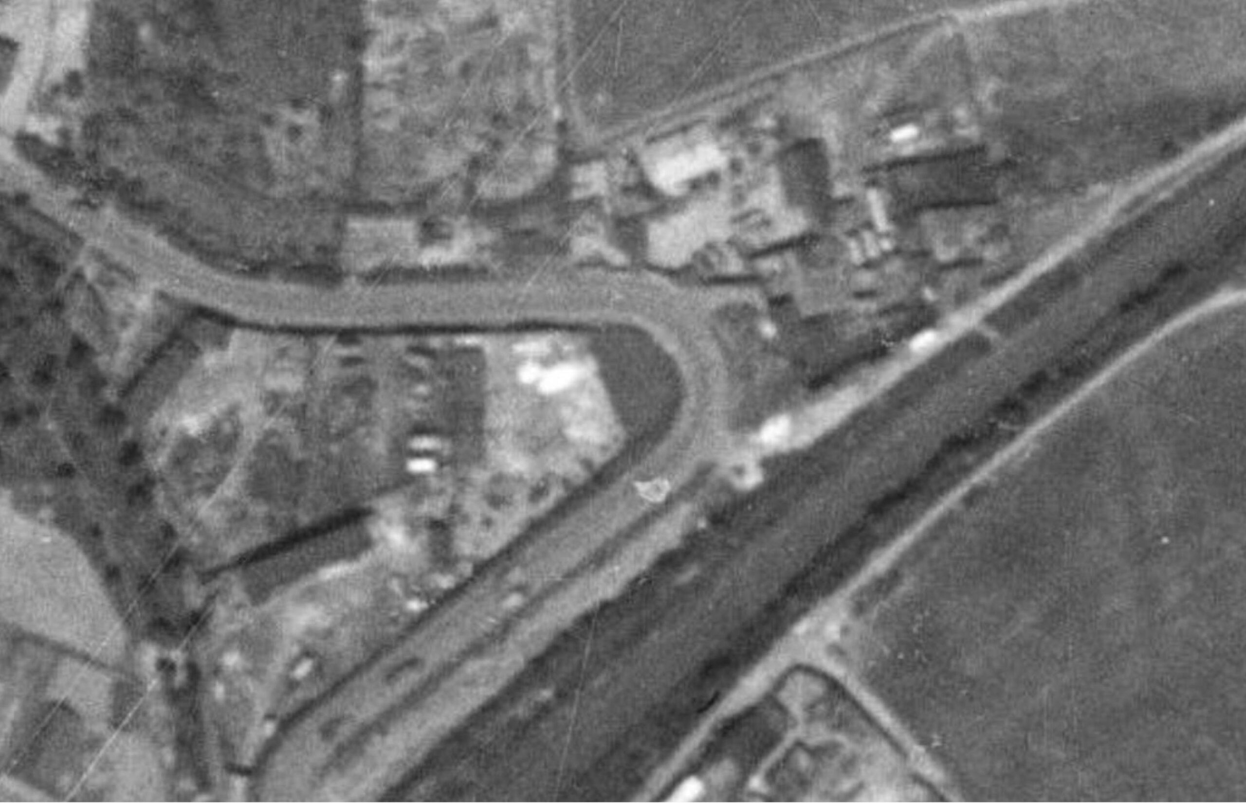 nouzova-kolonie-pod-plynojemem-letecky-snimek-1953