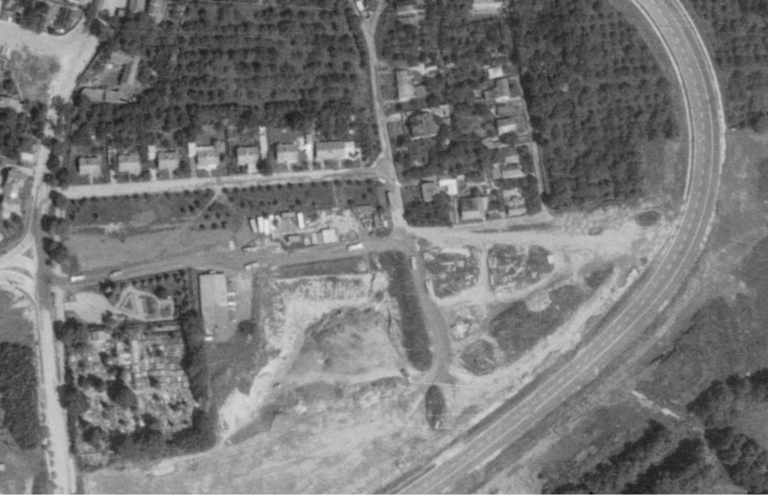 nouzova-kolonie-za-hrbitovem-letecky-snimek-1975